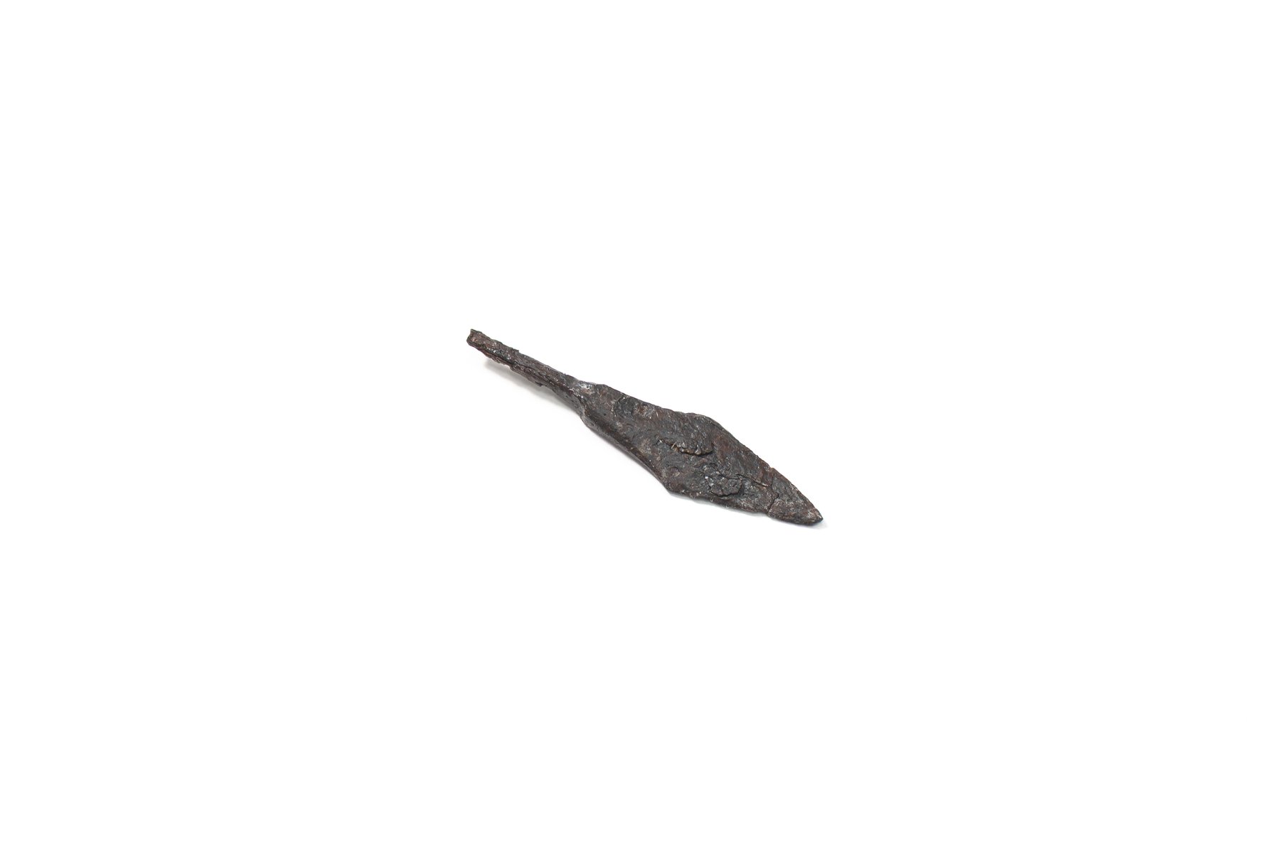 Iron arrowhead with a spike tang, a flattened cross-section and a diamond-shaped profile. 13th–14th century.