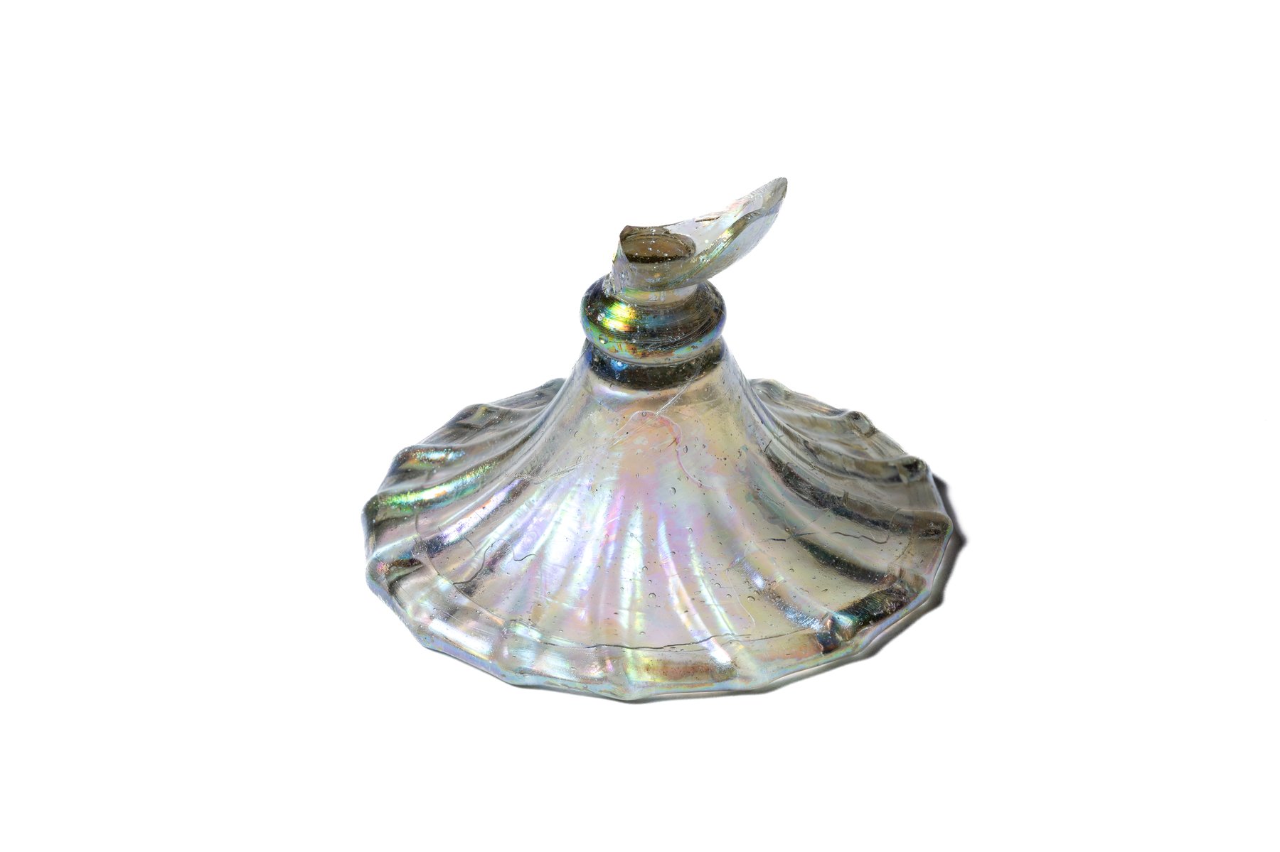 Ribbed base and part of the bowl of a glass goblet made of colourless transparent glass. 16th century–first half of the 17th century. 