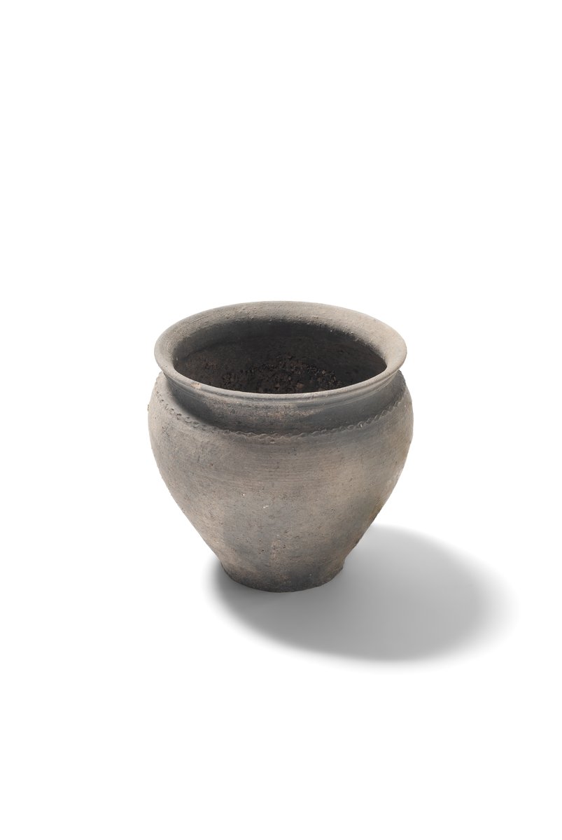 Ceramic cooking pot, wheel-thrown from fine-grained pottery clay, decorated with a moulded applied rib with impressed decoration; relief cross mark on the base. 16th–17th century. 